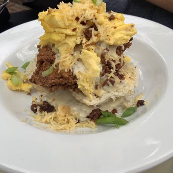 82 Queen - Southern fried chicken & biscuits - Southern Near Me - Charleston, South Carolina