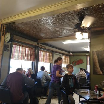 Hungry Hunter Restaurant - Dining room - Breakfast & Brunch Near Me - Branson, Missouri