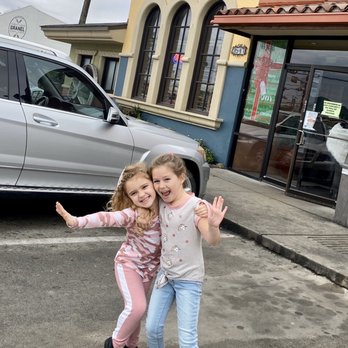 El Bolillo Bakery - Excited girls! - Bakeries Near Me - Houston, Texas