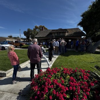 Mac's Old House - Long line before 4pm opening! - American Near Me - Antioch, California Mac's Old House - Long line before 4pm opening! - American Near Me - Antioch, California