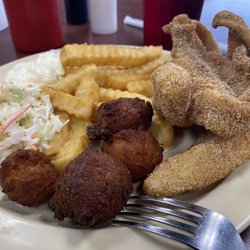 Big Butts Bbq - Catfish buffet