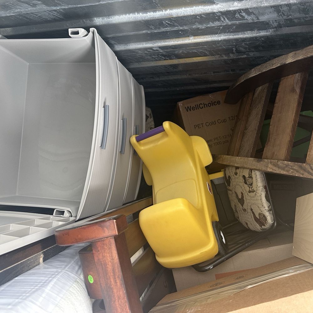 All My Sons Moving & Storage - Open spots in POD. Items placed at odd angles without ensuring it will stay in place during transport from AZ to FL - Self Storage Near Me - Phoenix, Arizona