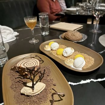 Wye Oak Tavern - Slice of wye oak, lemon meringue dessert - Bars Near Me - Frederick, Maryland Wye Oak Tavern - Slice of wye oak, lemon meringue dessert - Bars Near Me - Frederick, Maryland
