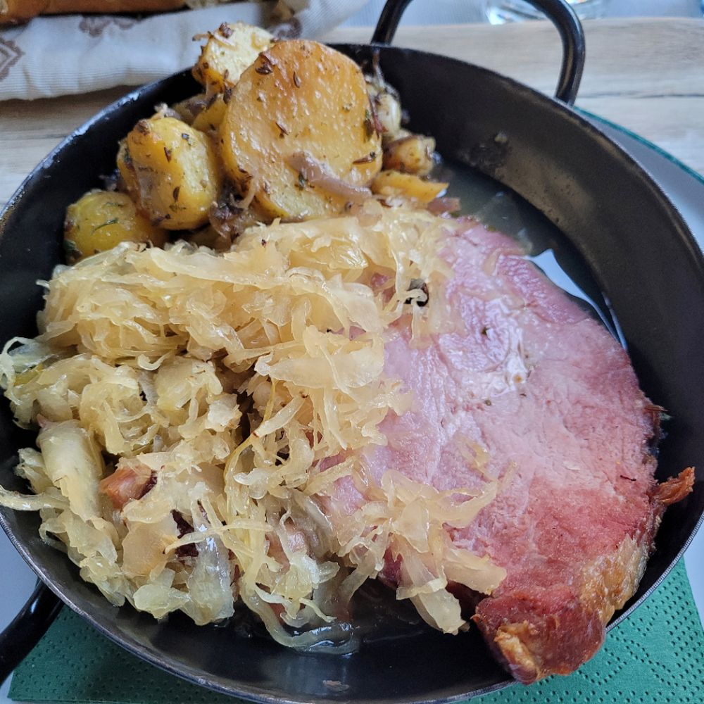 Mayer am Pfarrplatz - Buffet dinner main plate: Sauerkraut, surbraten, potatoes. Yum. - Wineries Near Me - Vienna, 9 Mayer am Pfarrplatz - Buffet dinner main plate: Sauerkraut, surbraten, potatoes. Yum. - Wineries Near Me - Vienna, 9
