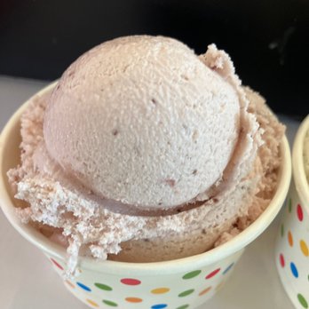 Frisbie's Dairy Barn - Ice Cream & Frozen Yogurt Near Me - New Britain, Connecticut