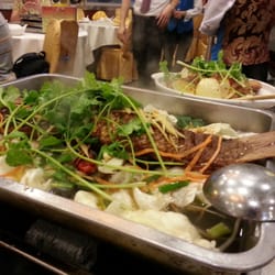 鴻圖樓 - 食魚送雞，真係生意難做。
