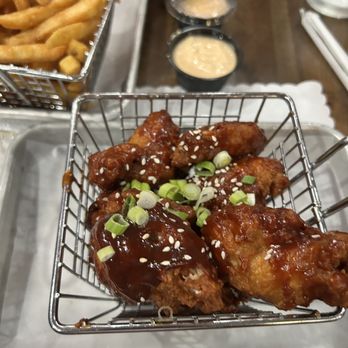 Brooklyn Dip And Burger - Cover the whole wing in sauce - Burgers Near Me - Mineola, New York
