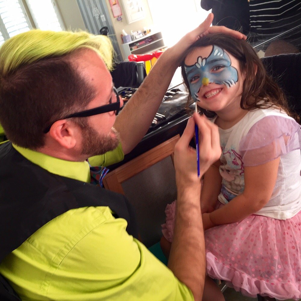 Balloons With A Twist - O the Owl in the making - Face Painting Near Me Balloons With A Twist - O the Owl in the making - Face Painting Near Me