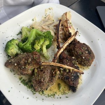 Cafe Napoli - Italian Near Me - Clayton, Missouri