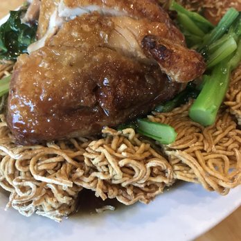 Lobster King - Oyster sauce Chicken cake noodle. It's interesting that the entire cake noodle was deep fried. - Seafood Near Me - Honolulu, Hawaii