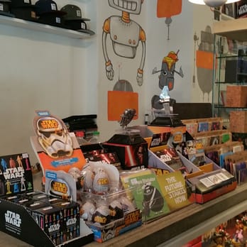 Big Brobot - At the cashier desk of the shop. - Fashion Near Me - Berlin, BE