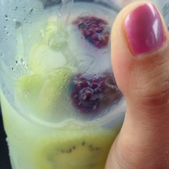 Bozzelli's - I am in love with their fruit infused lemonade. It is divine! - Pizza Near Me - Springfield, Virginia