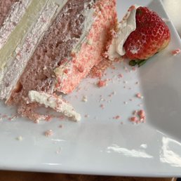 Strawberry crunch cake Strawberry crunch cake