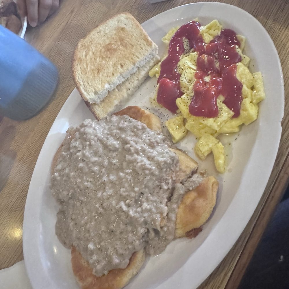 Gateway Bar & Grill - Biscuits & gravy, scrambled eggs and toast!! - American Near Me - Crivitz, Wisconsin