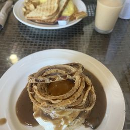 Loco moco, Kalua pork omelette, so tropical smoothie