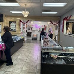 Gems N' Loans - Temecula - Store inside.