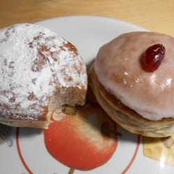 Bäckerei Konditorei Ziegler GmbH - Krapfen "klassisch" mit Aprikosenmarmelade und Vanillekrapfen