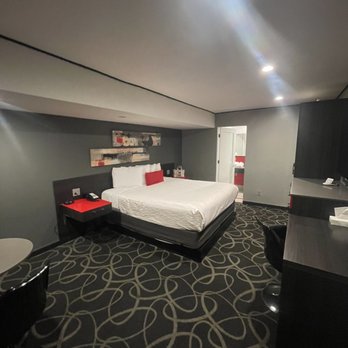 The Astro Pasadena Hotel - 1 bed - Hotels Near Me - Pasadena, California