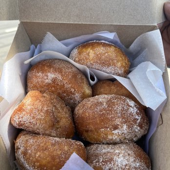 Leonard's Bakery - 6 Cinnamon sugar malasadas + 1 regular sugar - Bakeries Near Me - Honolulu, Hawaii Leonard's Bakery - 6 Cinnamon sugar malasadas + 1 regular sugar - Bakeries Near Me - Honolulu, Hawaii