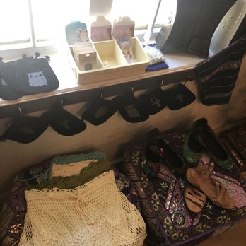 Esmeralda's Earth, Wind and Fire Boutique - Too cute - Supernatural Readings Near Me - Miami, Florida