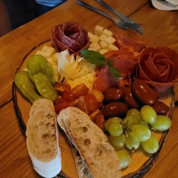 Burgunbarrel - Charcuterie - Wine Bars Near Me - Panama City, Florida Burgunbarrel - Charcuterie - Wine Bars Near Me - Panama City, Florida