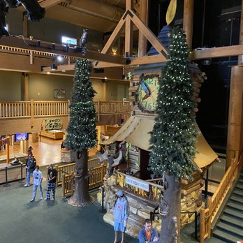 Great Wolf Lodge - Cental lobby, Loose Moose Restaurant - Resorts Near Me - Williamsburg, Virginia