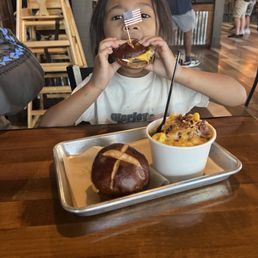 Kids sliders on pretzel bun and Mac and cheese Kids sliders on pretzel bun and Mac and cheese