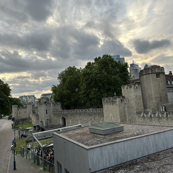 Tower Bridge - Landmarks & Historical Buildings Near Me - London, XGL Tower Bridge - Landmarks & Historical Buildings Near Me - London, XGL
