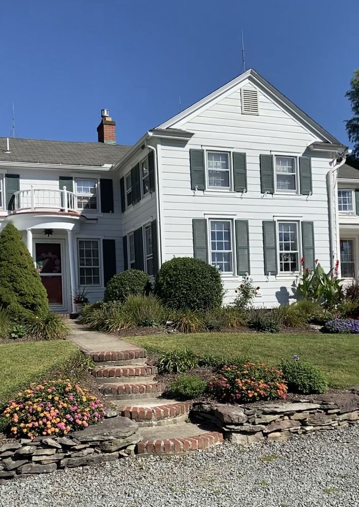 THE WEEPING WILLOW Updated September 2024 308 N Eaton Rd