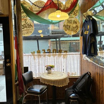 Regina's Grocery - Inside - Italian Near Me - New York, New York Regina's Grocery - Inside - Italian Near Me - New York, New York