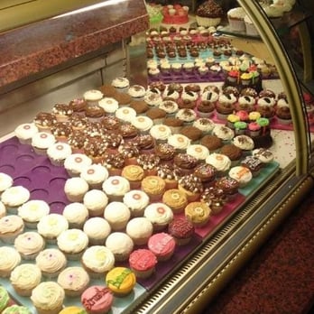 LOLA's Cupcake & Coffee Bar - Coffee & Tea Near Me - London, XGL LOLA's Cupcake & Coffee Bar - Coffee & Tea Near Me - London, XGL