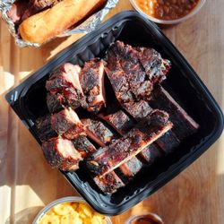 Wolf N' Bear Kitchen - Trip tip sandwich  Baked beans Ribs Mac n'cheese