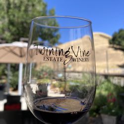 TwiningVine Winery - Cheers!