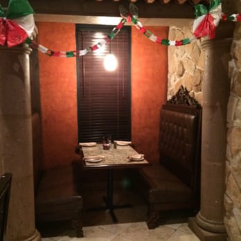 Tres Potrillos - Booth - very secluded - Mexican Near Me - Beachwood, Ohio