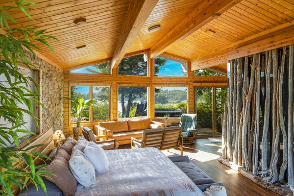 Stillpoint Lodge by null