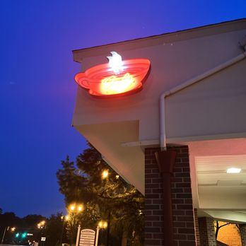 Cafe Ah-Roma - a lit apple sign on the side of a building - Breakfast & Brunch Near Me - Berea, Ohio