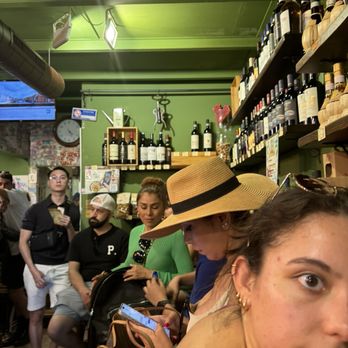 I' Girone de' Ghiotti - View of the counter - Beer, Wine & Spirits Near Me - Florence, FI I' Girone de' Ghiotti - View of the counter - Beer, Wine & Spirits Near Me - Florence, FI
