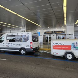 Miami International Airport - Concourse D - Transporte ECONÓMICO a Aeropuerto y Puerto de Cruceros