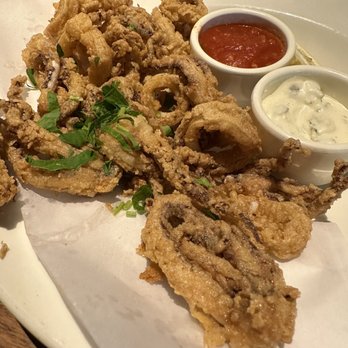 Yard House - IG: dinewithclydeandjy | Fried Calamari - New American Near Me - Sacramento, California Yard House - IG: dinewithclydeandjy | Fried Calamari - New American Near Me - Sacramento, California