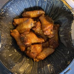 Pizza Hut - Wings bone in