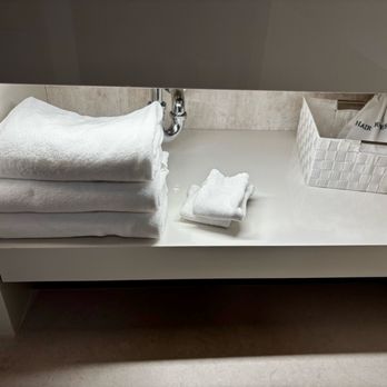 Hotel Captain Cook - Bathroom - Hotels Near Me - Anchorage, Alaska Hotel Captain Cook - Bathroom - Hotels Near Me - Anchorage, Alaska
