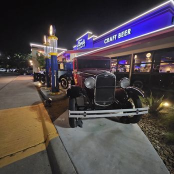 Ford's Garage Plano - Burgers Near Me - Plano, Texas Ford's Garage Plano - Burgers Near Me - Plano, Texas