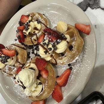 Sunny Day Cafe - Strawberry-Banana Pancakes - Breakfast & Brunch Near Me - Carmel, Indiana
