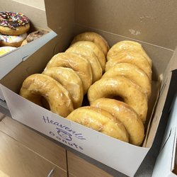 Heavenly Donuts - Box of glazed