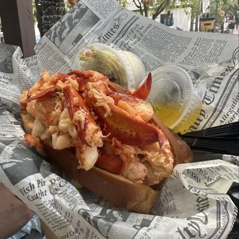 DJ's Clam Shack - Overstuffed lobster roll - Seafood Near Me - St. Augustine, Florida