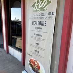 Rio Acaí Bowls - Walking in....