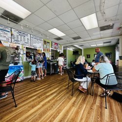 David's New Orleans Style Sno-Balls - Indoor seating & order counter window