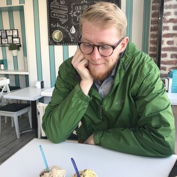 Casanova Gelato - One scoop of biscotto and one scoop of cookies and cream! - Ice Cream & Frozen Yogurt Near Me - Cork, Colorado