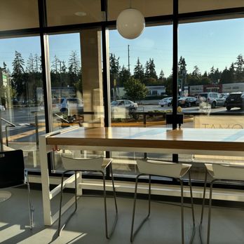 Lumin Laundry - Facing the parking lot. Love the sunlight! - Laundromat Near Me - Shoreline, Washington