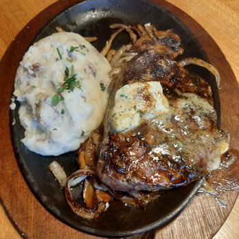 Applebee's Grill + Bar - Bourbon steak and potatoes, cooked perfectly med rare. A+++ - American Near Me - Osage Beach, Missouri